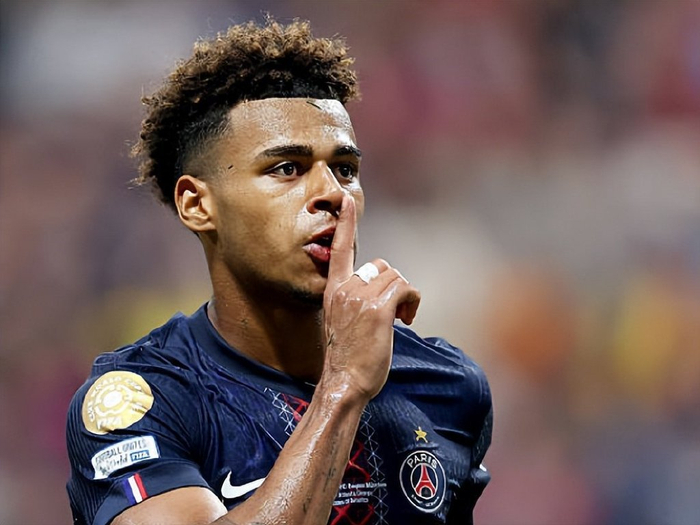 梅西美职联夺冠，C罗黯然神伤（梅西加冕美职联冠军，C罗黯然失色）