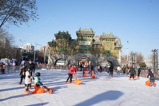 科尔谈库明加遭DNP：他不是明星球员，就会遇到这种情况（科尔谈库明加未获出场：非明星球员难免遇到这种情况）