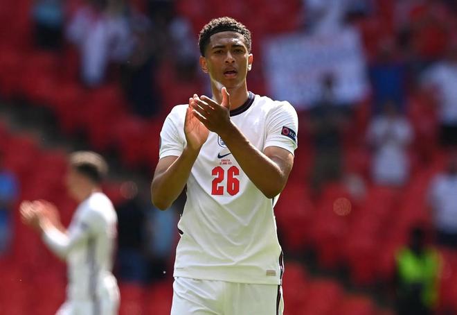 法尔克：凯恩与拜仁愿意续约至2028年，他愿意世界杯后再谈（法尔克：凯恩与拜仁有意将合同续至2028年，谈判将于世界杯后进行）