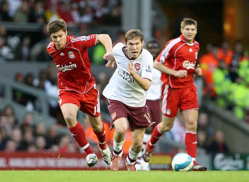 纳尼：葡萄牙队团结一致有很大机会夺冠；曼联能重返英超前四（纳尼：葡萄牙齐心夺冠可期；曼联有望重返英超前四）