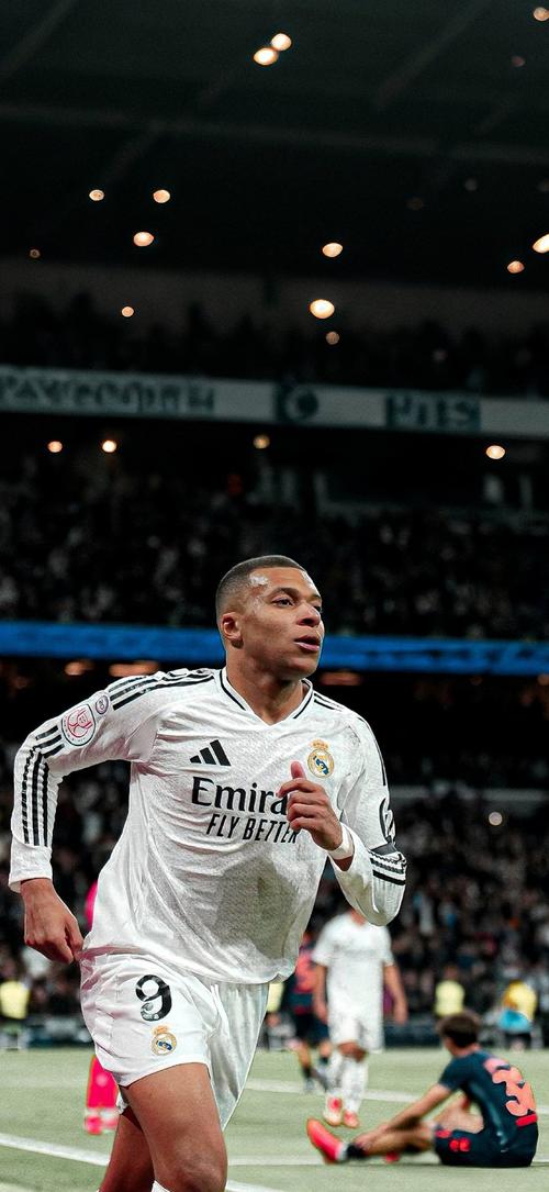 阿贾克斯官方：将彻查燃放烟花的肇事者，并采取适当措施（阿贾克斯官方：将严查违规燃放烟花者并采取后续措施）