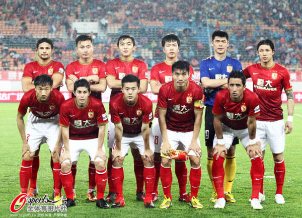 詹姆斯关键三分绝杀比赛（詹姆斯压哨三分绝杀）