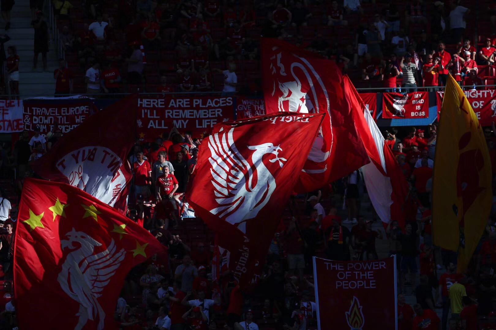 常州举办足球音乐晚会，黄紫昌夫妇甜蜜献唱《小酒窝》（常州上演足球音乐之夜，黄紫昌携妻深情合唱《小酒窝）