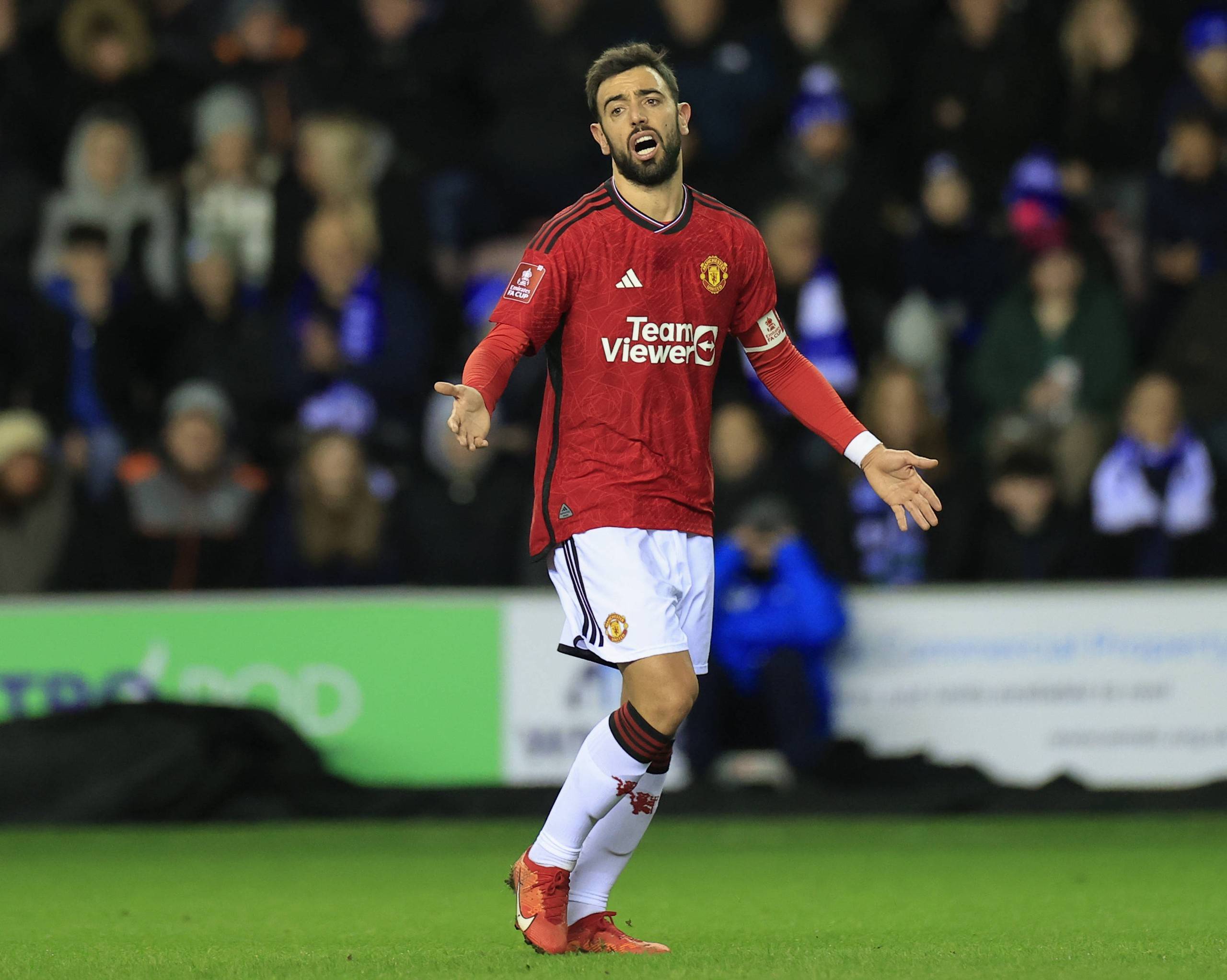 国安主场绝平恒大精彩对决（国安主场压哨扳平恒大，上演精彩大战）