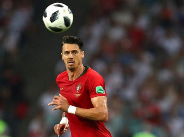 佩杜拉：尤文冬窗想补强中场、右后卫、中卫，已瞄准多名球员（佩杜拉：尤文计划在冬窗补强中场、右后卫和中卫，已圈定多名人选）