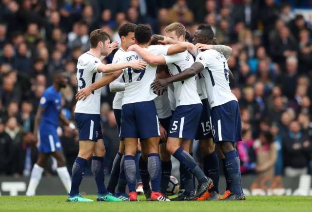 高效发挥！亚历山大半场6中5拿到17分3篮板3助攻（手感火热！亚历山大半场6投5中砍下17分3篮板3助攻）